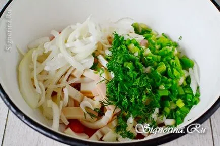 Salata cu calmari, roșii și ouă