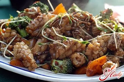 Salata cu calmari și roșii un aspect strălucitor și gust suculent (salata) Salata cu calmari și roșii un aspect strălucitor și gust suculent