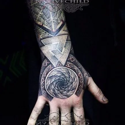 Runic valoare tatuaje tatuaj, 40 de fotografii, schițe (tatuaj) Runic valoare tatuaje tatuaj, 40 de fotografii, schițe