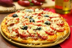 Pizza cu șuncă, brânză și roșii, rețeta (brut) Pizza cu șuncă, roșii și brânză rețetă