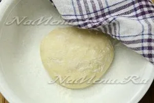 Pizza cu șuncă, brânză și roșii, reteta (șuncă) Pizza cu șuncă, roșii și brânză rețetă