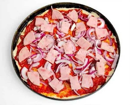 Pizza cu șuncă și brânză rețetă pas cu pas, cu fotografii și explicații