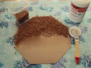 Meșteșuguri din scoarță de mesteacăn, cu mâinile lor (1 mâini) Meșteșuguri din scoarță de mesteacăn, cu mâinile lor 1