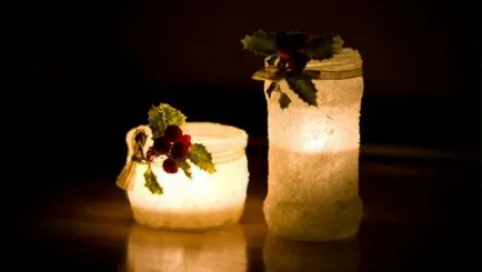 Candelabre cu mâinile lor în pahare, lemn, cutii de conserve, ipsos, sticle de plastic (pas cu pas