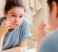 Acnee pe tâmple este motivul pentru care există și cum să scape de (cosuri) de la ei Acnee pe tâmple este motivul pentru care există și cum să scape de ele