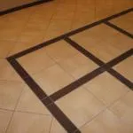 Repararea de țiglă pe podea, cu mâinile lor de la profesioniști (podea) Repararea de țiglă pe podea, cu mâinile lor de la profesioniști