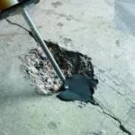 Repararea de țiglă pe podea, cu mâinile lor de la profesioniști (reparații) Repararea de țiglă pe podea, cu mâinile lor de la profesioniști