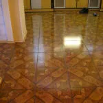 Repararea de țiglă pe podea, cu mâinile lor de la profesioniști (lor) Repararea de țiglă pe podea, cu mâinile lor de la profesioniști