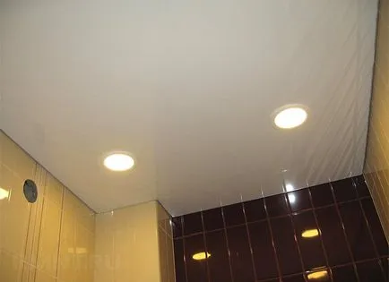 Rack și plafon pinion în baie cu mâinile lor (lor) Cremalieră și pinion tavan în baie cu mâinile lor