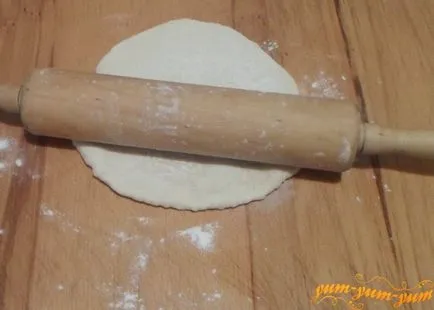 Rețetă pentru pizza de casa cu șuncă, brânză și roșii (crude) Rețetă pentru pizza de casa cu șuncă, brânză și roșii