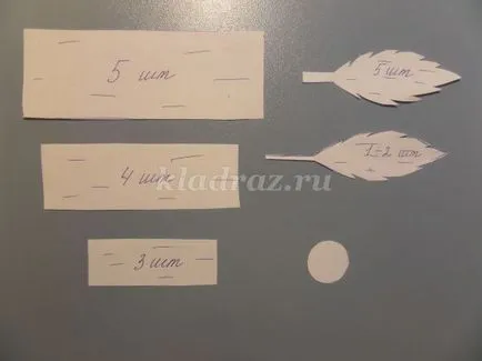 Rose din scoarță de mesteacăn cu mâinile lor (master) Rose din scoarță de mesteacăn cu mâinile lor