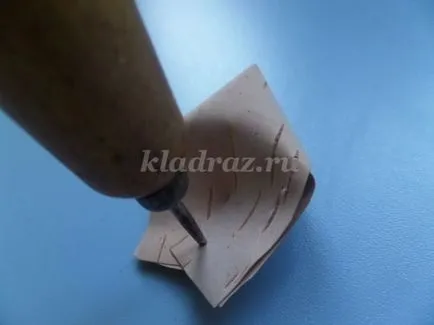 Rose din scoarță de mesteacăn cu mâinile lor (konduktorova) Rose din scoarță de mesteacăn cu mâinile lor
