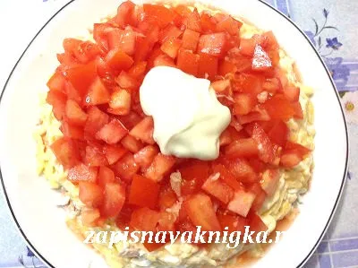 Salata cu crutoane și roșii