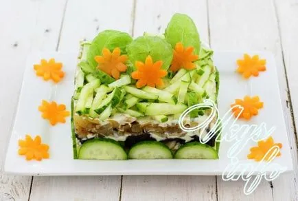 Salata cu ciuperci, carne de pui si prune - reteta cu fotografii