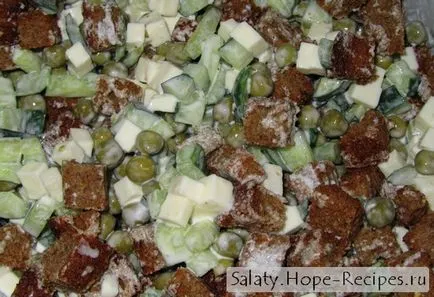 Salata cu crutoane și castraveți murați „rețete salate (salata verde) Salata cu crutoane si castraveti murati „rețete salata