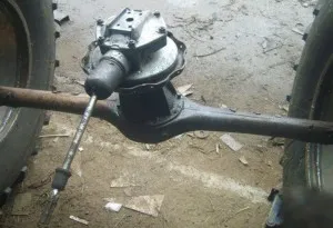cutie de viteze de casa pentru mersul pe jos tractor poate fi asamblat dintr-un set de roți dințate (unitate de viteze de mers pe jos în spatele dispozitivului auto-a făcut cu mâinile) cutie de viteze de casa pentru mersul pe jos tractor poate fi asamblat dintr-un set de roți dințate