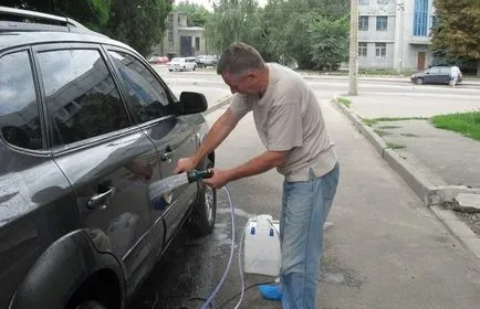 spalatorie auto presiune de casă înaltă, cu mâinile în garaj