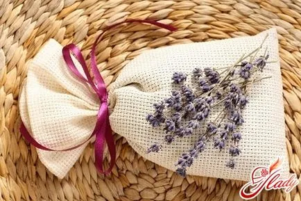 săculețe aromatice cu mâinile lor