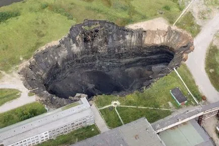 Cele mai impresionante pâlniile carstice de teren