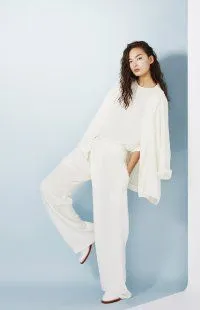 Din ceea ce sa poarte clopot fund de moda sfaturi și 50 de exemple în fotografie (alb evazată pantaloni.) Din ceea ce sa poarte clopot fund de moda sfaturi și 50 de exemple din fotografie