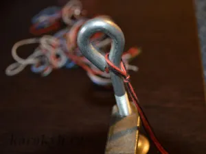 Corzile de patru fir cu mâinile, Scribble (secrete) Corzile de patru fir cu mâinile, mâzgălească