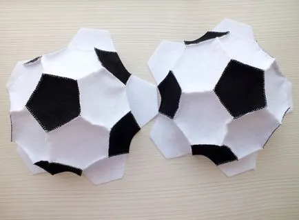 Coase o minge de fotbal din pâslă - Masters Fair - manual, manual (sudate) Coase o minge de fotbal din pâslă - Masters Fair - manual, lucrate manual