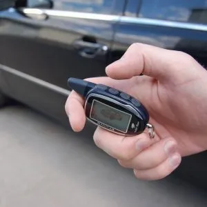Alarma nu răspunde la un lanț de chei sau declanșată de la sine