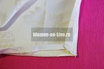 Fata de masa si servetele cu mâinile lor