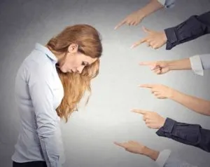 Interpretarea vis este descrisă în somn într-un pat pentru adulți și de a vedea ce în mod public