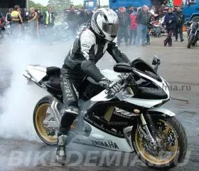 Stantrayding cauciuc căli ca un baykademiya motocicletă
