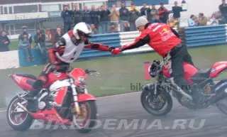 Stantrayding cauciuc căli ca un baykademiya motocicletă