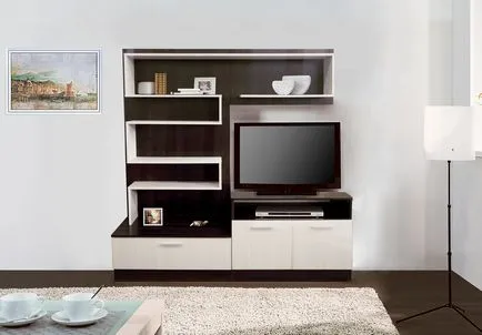 Perete sub televizor în TV camera de zi și fotografii, fără un scaun de mini-sala, colțul de nișă, Milano ieftin și