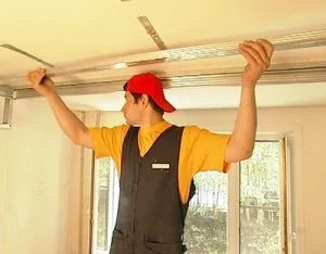 renovare școlară și interior - repararea plafon