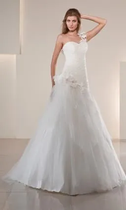 rochii de mireasa cu un top închis, Bridal salon de Valencia (București) (nunta) rochii de mireasa cu un top închis, salon de mireasă Valencia (București)
