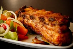coaste de porc în multivarka cu cartofi și compot