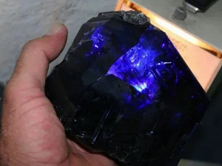 proprietăți unice Tanzait de piatră, în special utilizarea de minerale și preț