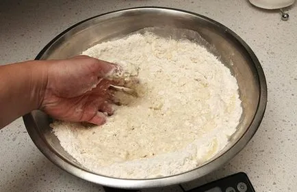 aluat de pizza într-o pizzerie (subțire, drojdie) rețetă