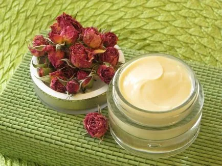 Top 10 crema anti-imbatranire pentru fata cu propriile sale mâini (mâini) Top 10 crema anti-imbatranire pentru fata cu propriile sale mâini