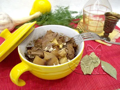 Cartofi la cuptor cu carne - fel de mâncare bogată în cuptor