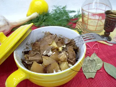 Cartofi la cuptor cu carne - fel de mâncare bogată în cuptor