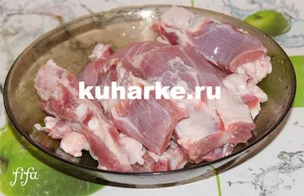 coaste de porc înăbușită cu cartofi în multivarka (costițe de porc cartofi) coaste de porc fiert cu cartofi în multivarka