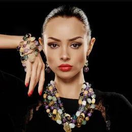 Bijuterii din piele cu atelierele lor mâini (mâini) ateliere de lucru din piele Jewellery cu propriile lor mâini