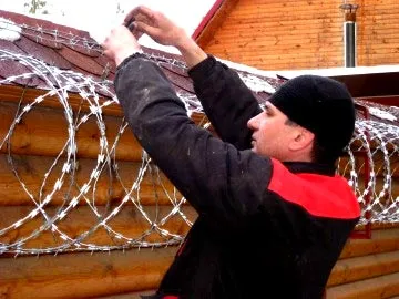 Instalare si montare de sârmă ghimpată de pe gard (sârmă) Instalare si montare de sârmă ghimpată de pe gard
