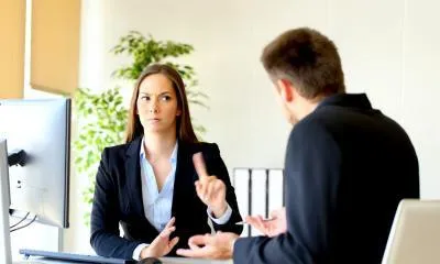 Concedierea pentru lipsa unei proceduri de poștă și consultanță juridică