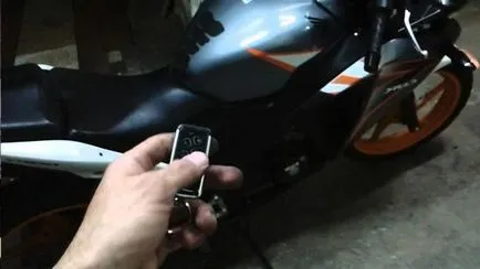Setarea alarmei pe motocicletă cu mâinile (set) Setarea alarmei pe o motocicletă cu mâinile