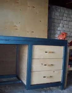 banc de lucru cu mâinile lor, din lemn sau metal, nu contează - fiabilitatea principală (lor) banc de lucru cu mâinile lor, din lemn sau metal, nu contează - fiabilitatea principală