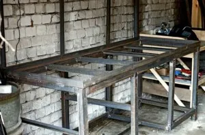 banc de lucru cu mâinile lor, din lemn sau metal, nu contează - fiabilitatea principal (cel mai important) banc de lucru cu mâinile lor, din lemn sau metal, nu contează - fiabilitatea principală