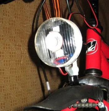 Lampa biciclete cu mâinile sale - portalul Radiostroi (far) Lampa biciclete cu mâinile sale - portalul Radiostroi