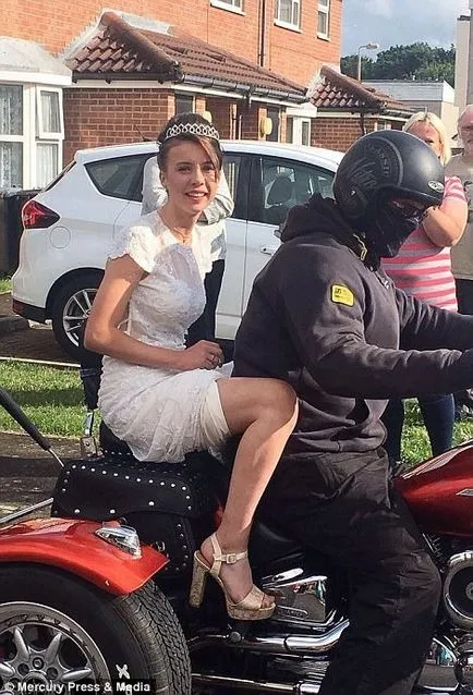 În ziua în care a impachetat si-a pus rochia, dar în ultimul moment a fost frică să meargă la el,