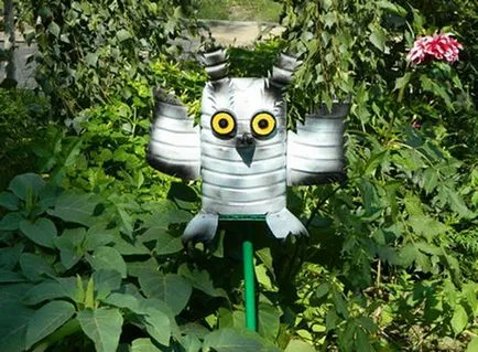 bufniță amuzant dintr-o sticla de plastic